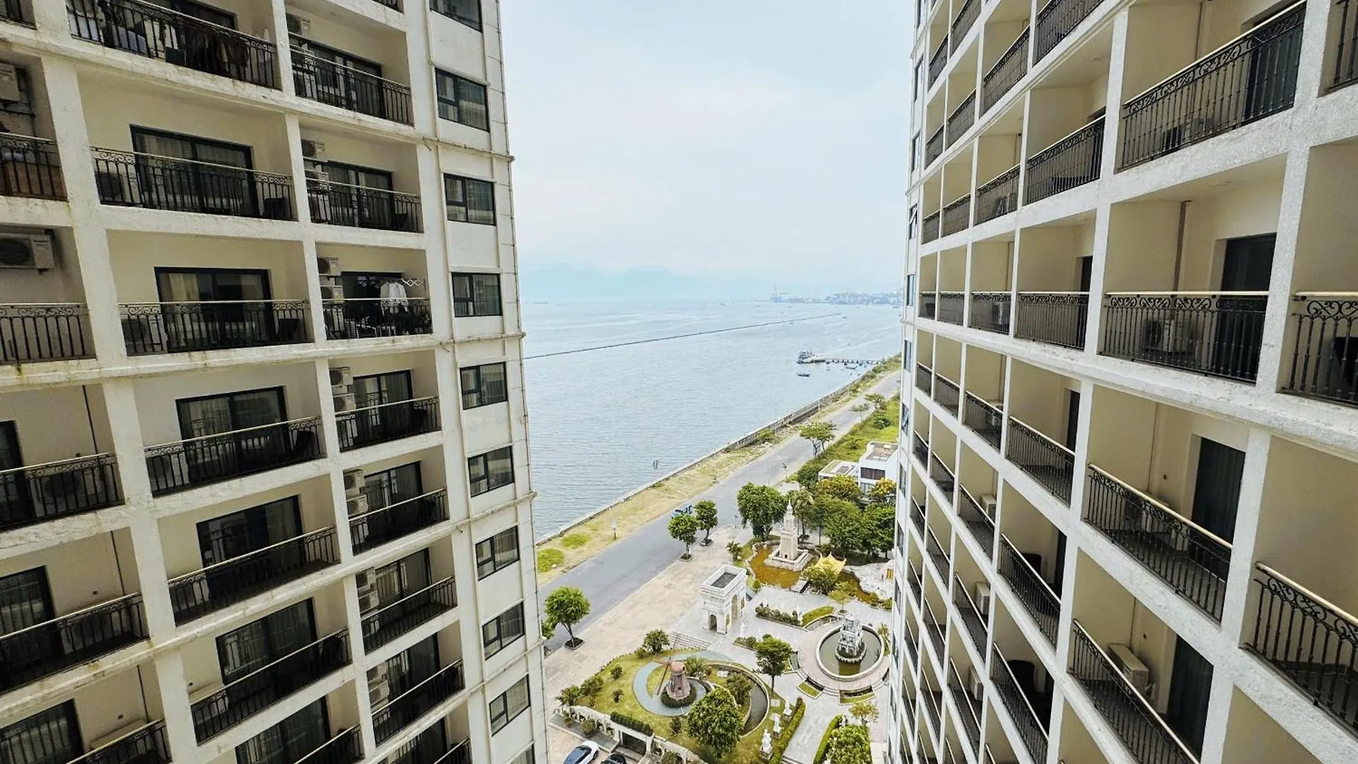 Wyndham Danang Golden Bay Hotel Vietnam